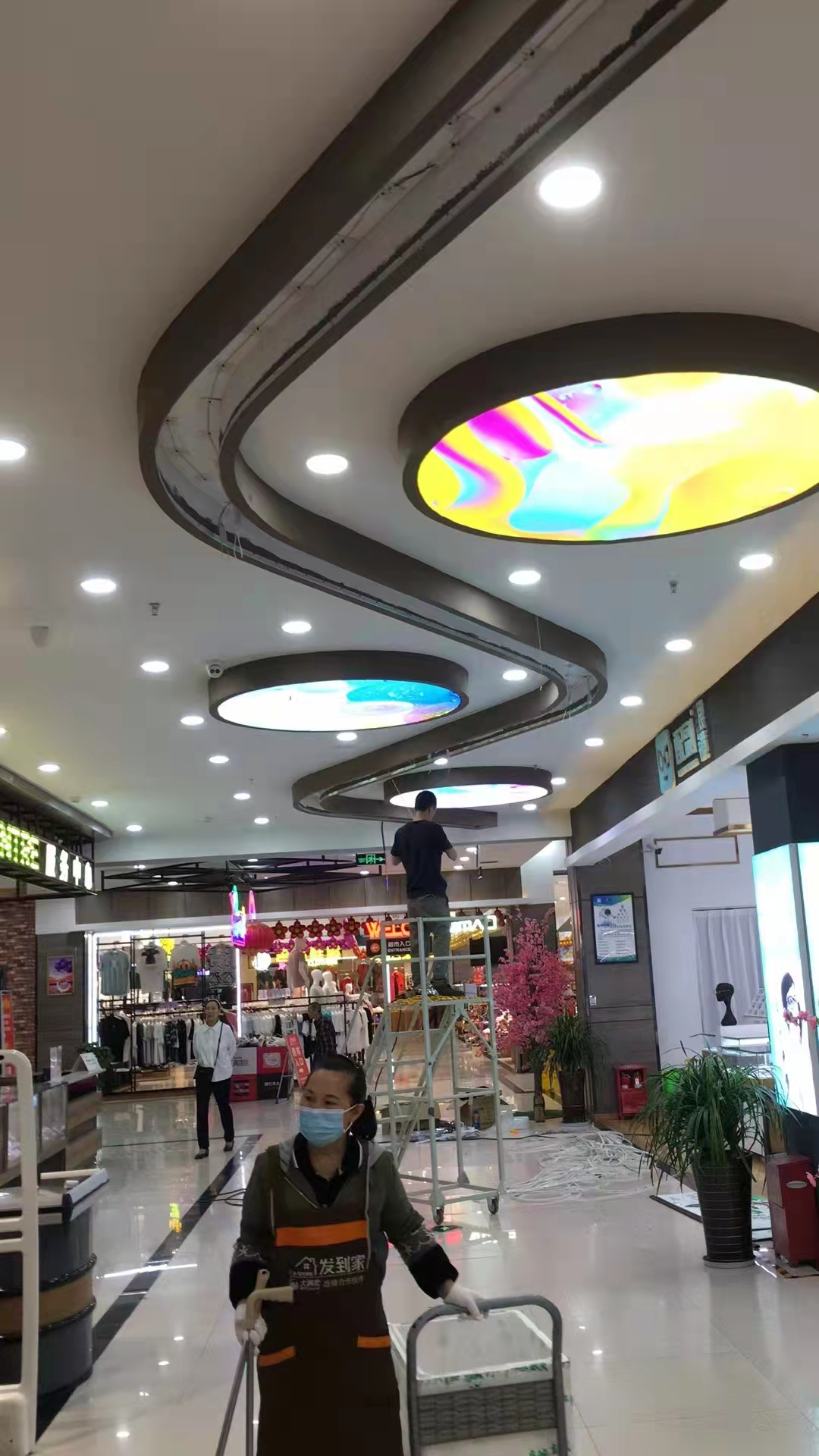 華蔓廣告背發(fā)光字的制作方法是怎樣的?